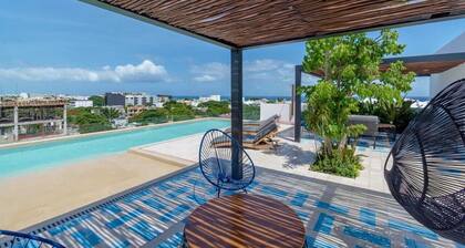Beautiful Studio with Roof Top Pool and Ocean Views