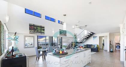 Pinnacle Penthouse Escape ~ Panoramic views ~ Pool
