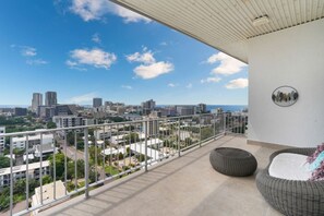 Property grounds - Pinnacle Penthouse Escape ~ Panoramic views ~ Pool (Darwin City)