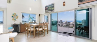 Pinnacle Penthouse Escape ~ Panoramic views ~ Pool