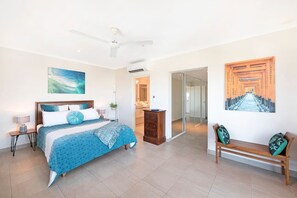 3 bedrooms, desk, iron/ironing board, travel cot - Pinnacle Penthouse Escape ~ Panoramic views ~ Pool (Darwin City)