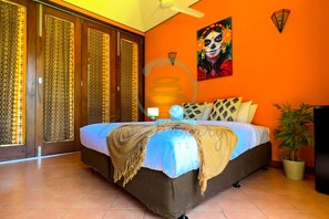 6 chambres, bureau, fer et planche à repasser, lit parapluie