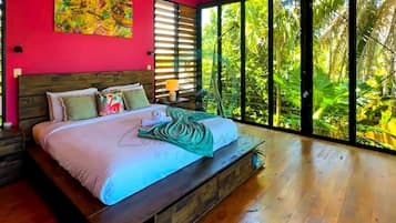 6 bedrooms, desk, iron/ironing board, travel cot