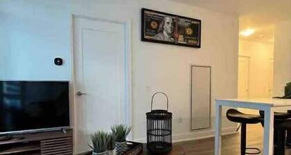 Modern City Center Oasis ~ Mins to Downtown ~ Pool