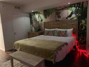 1 slaapkamer, een strijkplank/strijkijzer, wifi, beddengoed