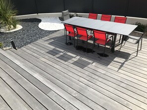 Outdoor dining - Family home 10 min from the beach and 15 min from the town center (Concarneau)