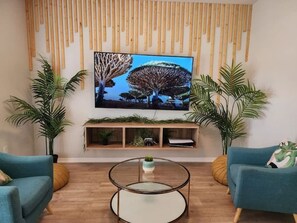 TV, video games, offices - Tropical Getaway with Xbox & PS5 Gaming Paradise (Kissimmee)