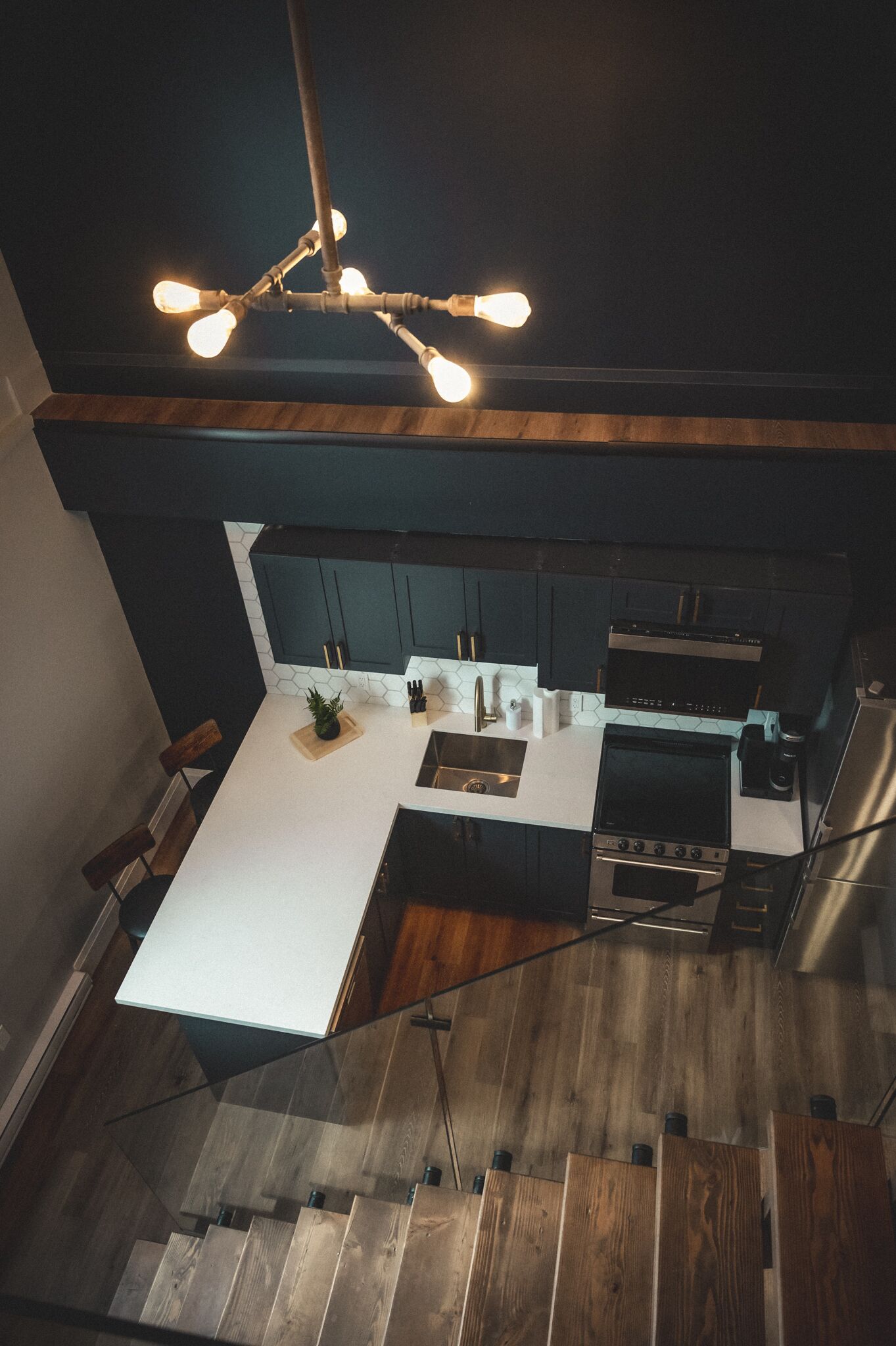 Lavish Loft | King Bed | 75” TV