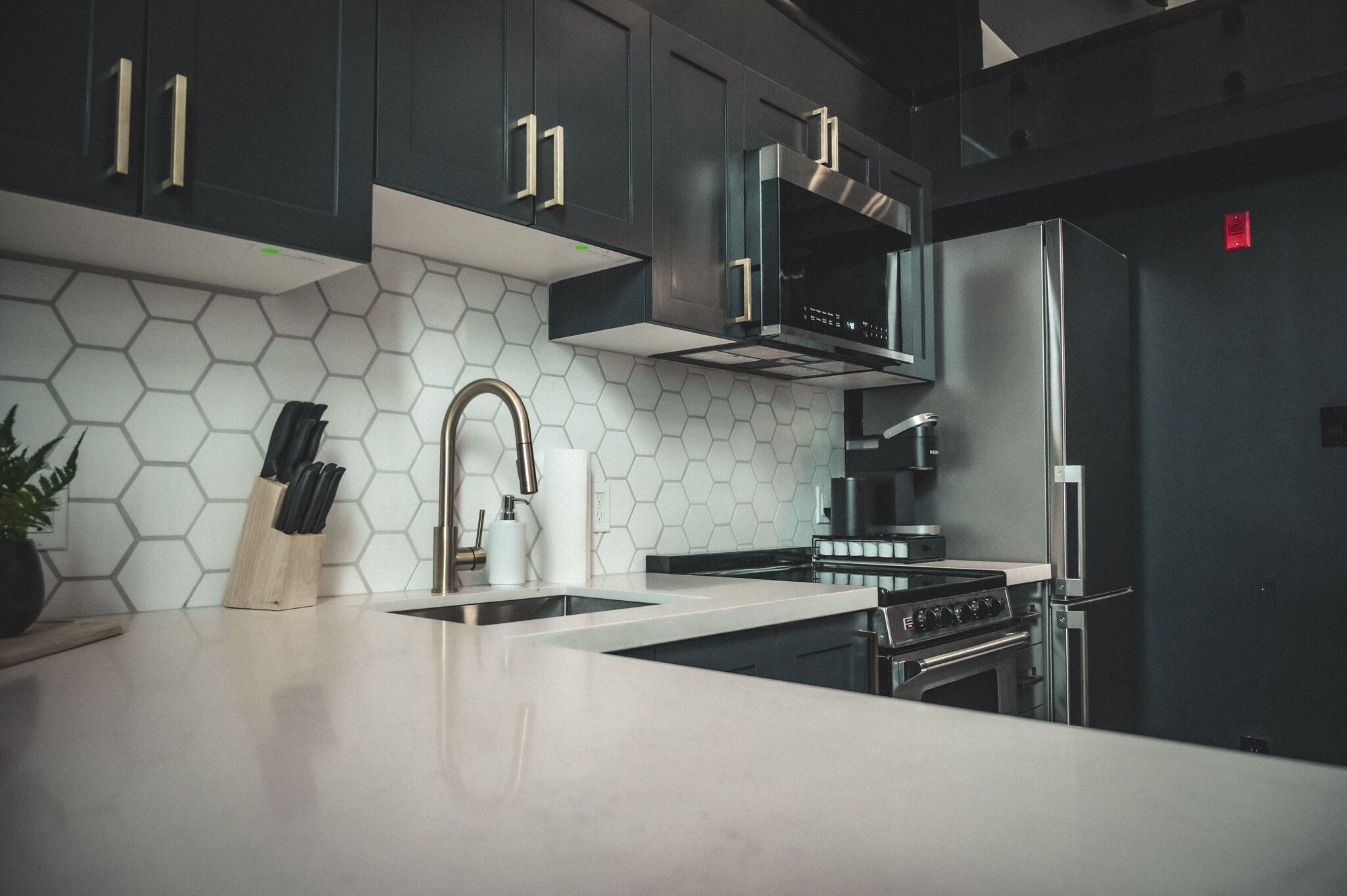 Lavish Loft | King Bed | 75” TV