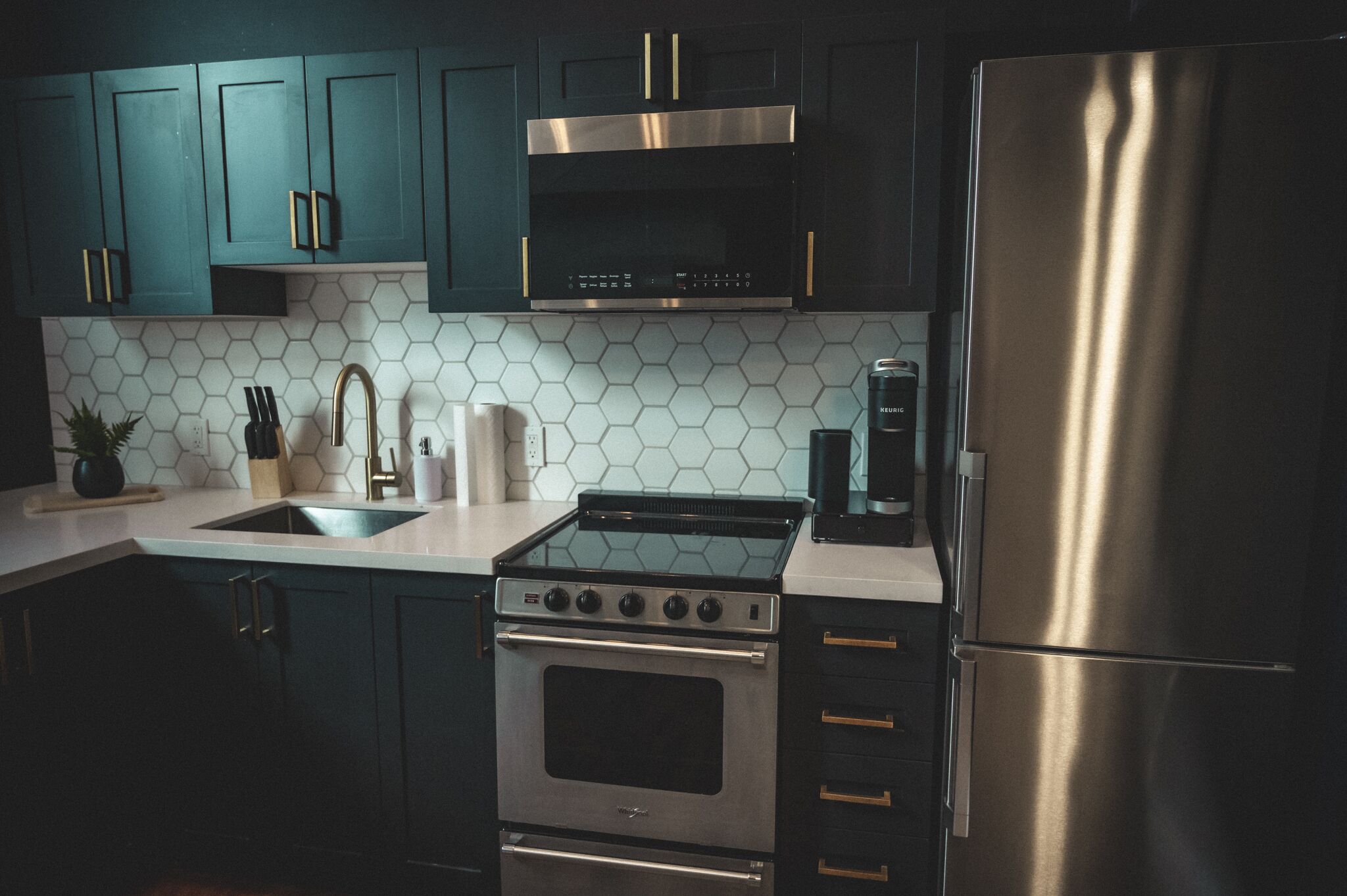 Lavish Loft | King Bed | 75” TV