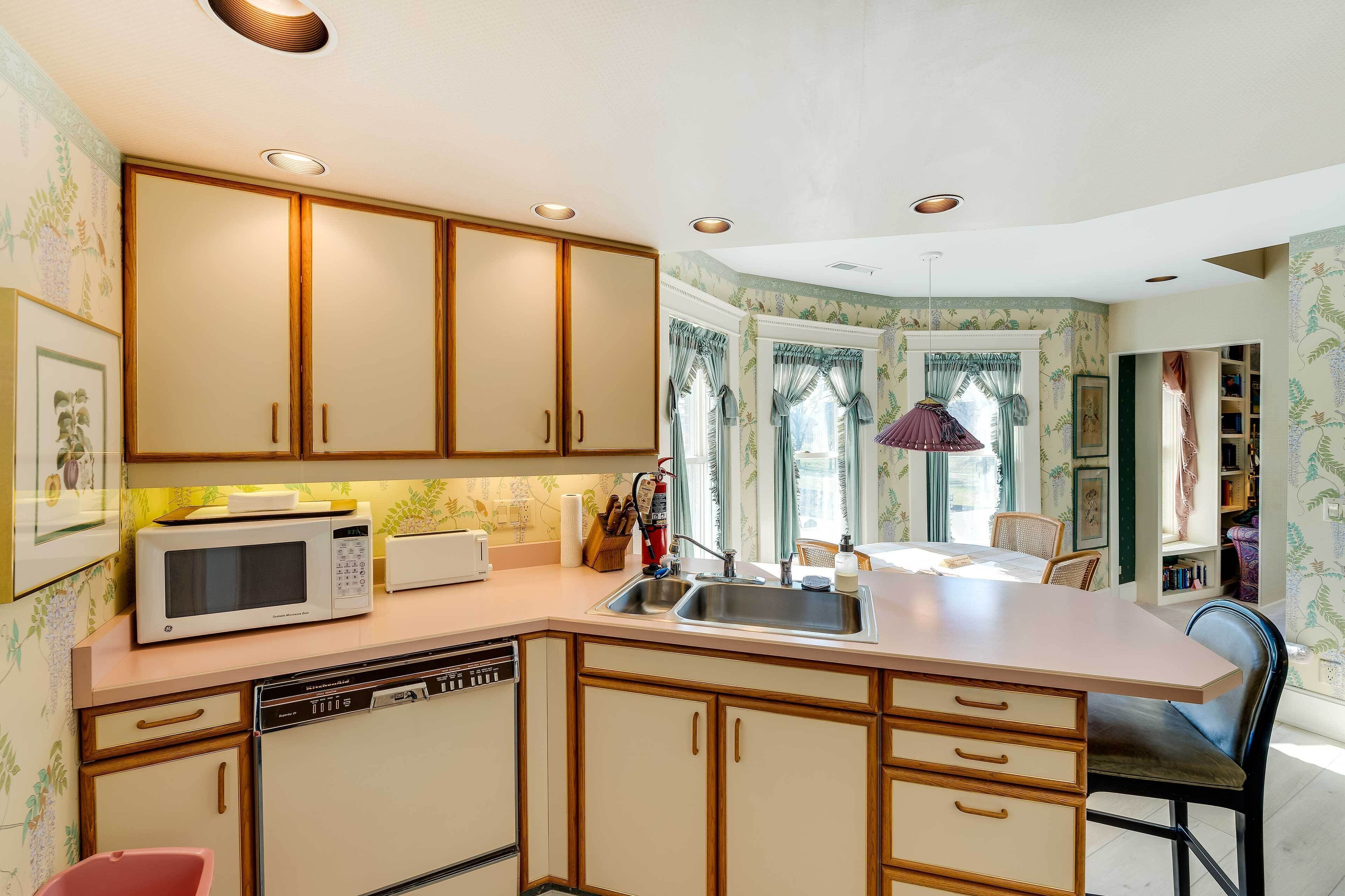 Historic Blanchardville Retreat, Close to Parks!