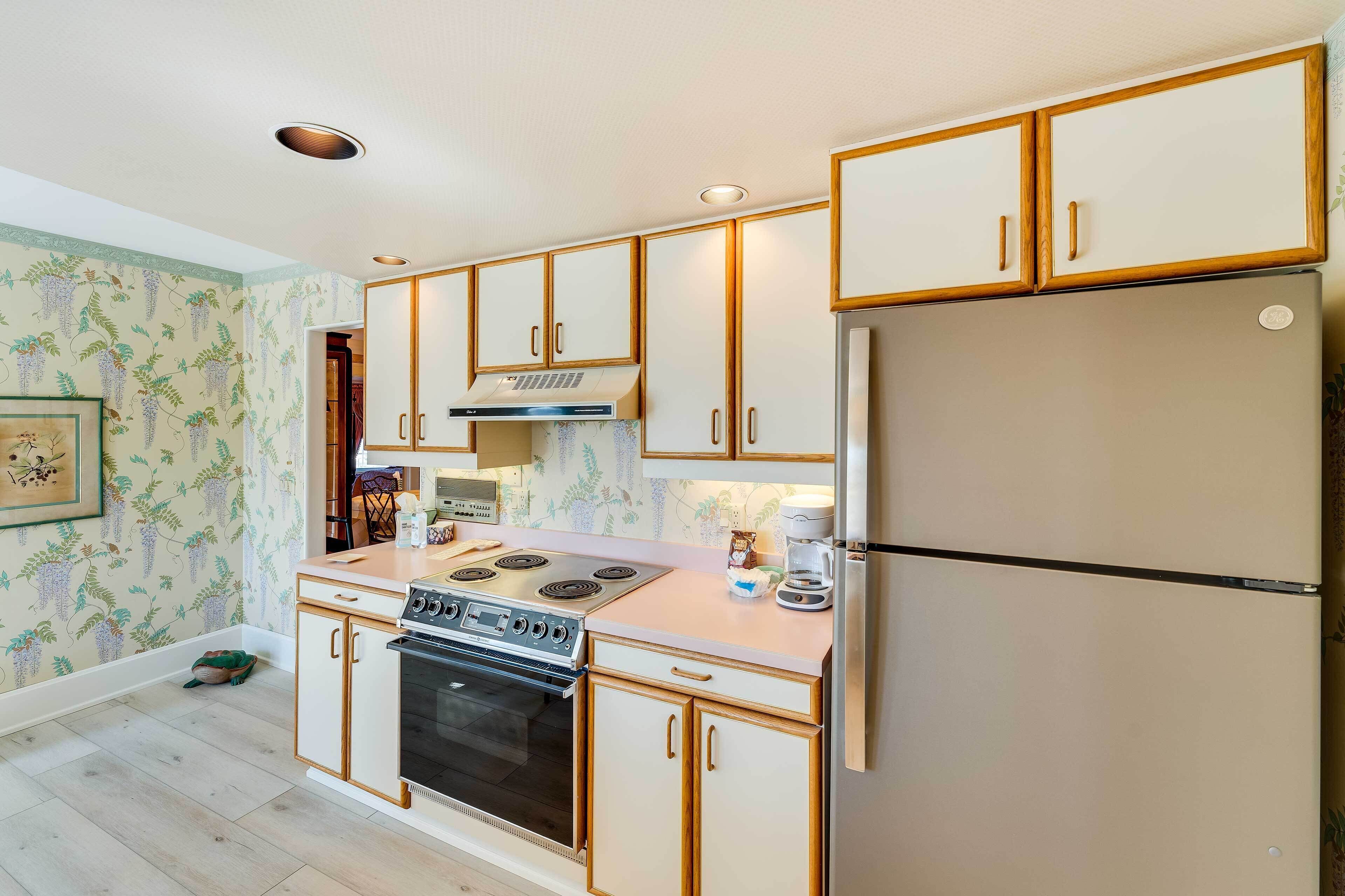 Historic Blanchardville Retreat, Close to Parks!