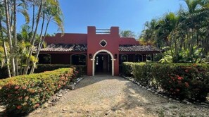 Exterior - Casa Jade - Beautiful Family Villa with Swimming pool for 8 near Tamarindo Beach (Villareal)