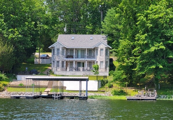 المنشأة من الخارج