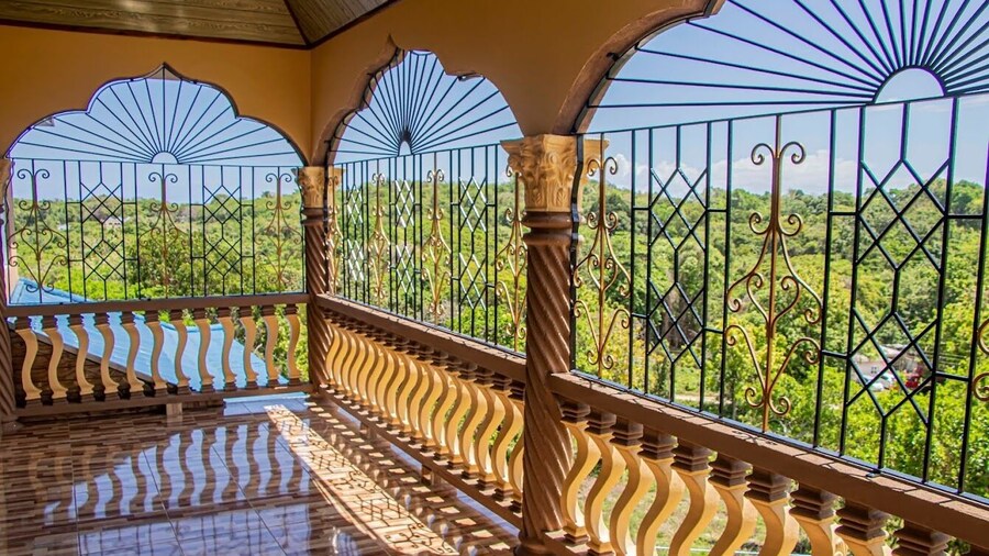 Blue Berry Hills Villa