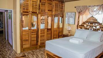 4 phòng ngủ, bàn ủi/dụng cụ ủi quần áo