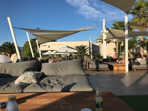 تناول الطعام بالخارج