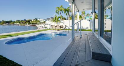 2/2 Oceanfront Villa - Newly Remodeled by Sombrero Beach & POOL/DOCK/BOAT RAMP