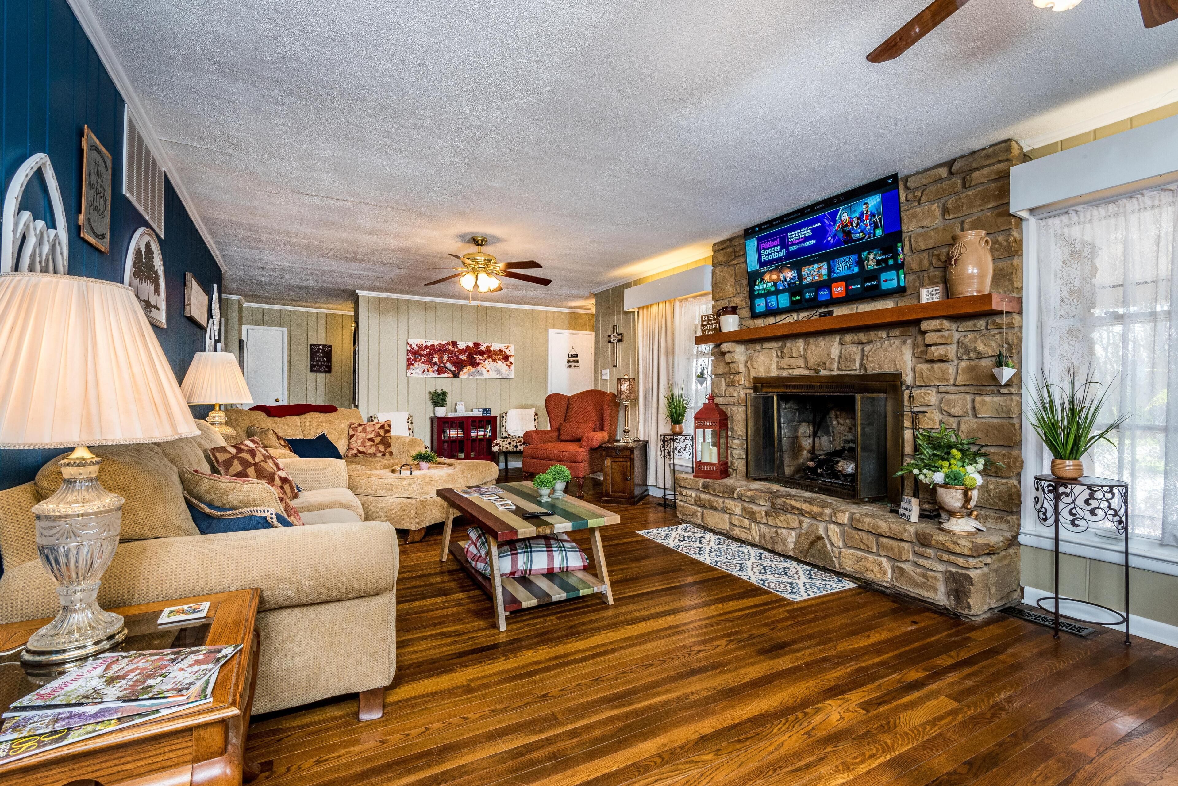 4BR, 2.5 BA in the heart of Nashville