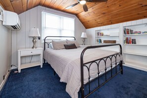 4 bedrooms, desk, iron/ironing board, travel crib