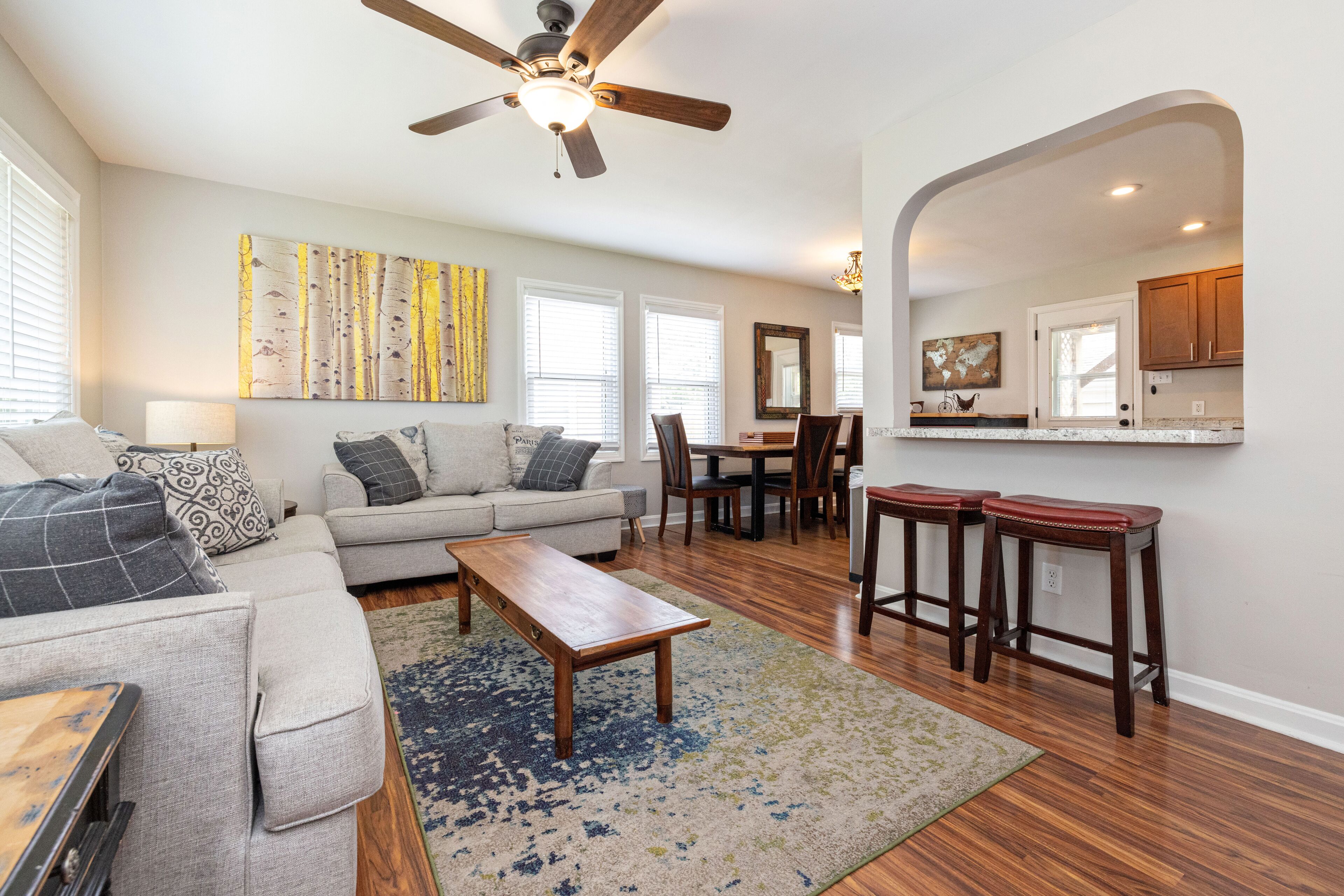 TV connectée, livres, vidéothèque