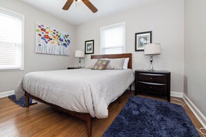 4 habitaciones, tabla de planchar con plancha y cuna de viaje 