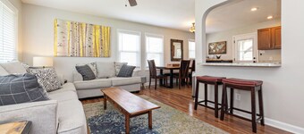 OPEN 4BR/2BA • Sleeps 8 • Near Hwy • Covered Deck • Close to Downtown & Expo Ctr