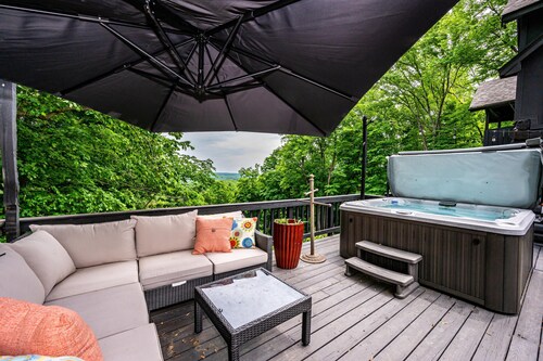 Romantic Ridge Cabin | Hot Tub, Views & Near Nashville 1BR, 1BA