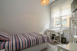 4 bedrooms, desk, iron/ironing board, WiFi