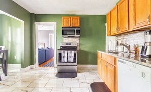 Private kitchen - Cheney Bros Hill Top Mansion (Manchester)