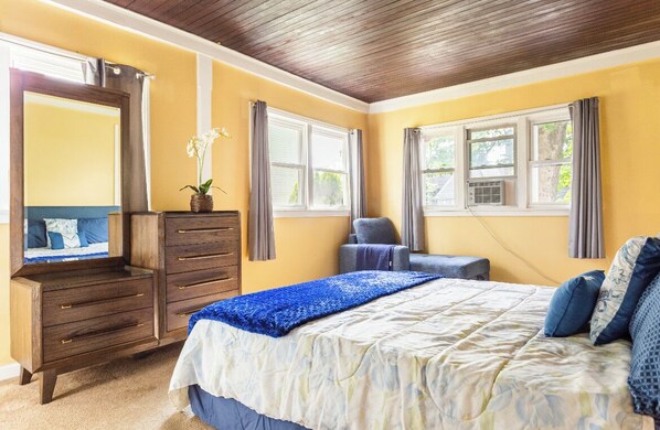 Traditional House, Multiple Bedrooms | 3 bedrooms, iron/ironing board, bed sheets - Cheney Bros Hill Top Mansion (Manchester)