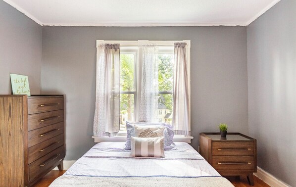 Traditional House, Multiple Bedrooms | 3 bedrooms, iron/ironing board, bed sheets - Cheney Bros Hill Top Mansion (Manchester)