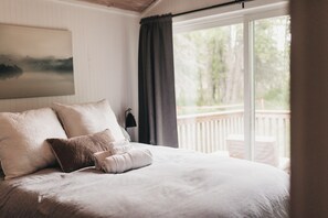 2 bedrooms, desk, free WiFi, bed sheets - The R&R Cottage (Minden)