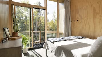 3 bedrooms, travel crib, free WiFi, bed sheets