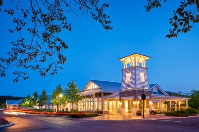 Bayside Resort condo with pools, saunas, athletic courts, on-site golf, and pier