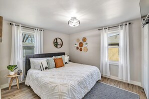 3 soverom, strykejern/-brett, wi-fi og sengetøy