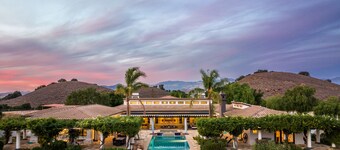 Coyote Hills Ranch & Vineyard with pool & spa!