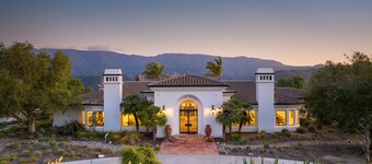 Coyote Hills Ranch & Vineyard with pool & spa!