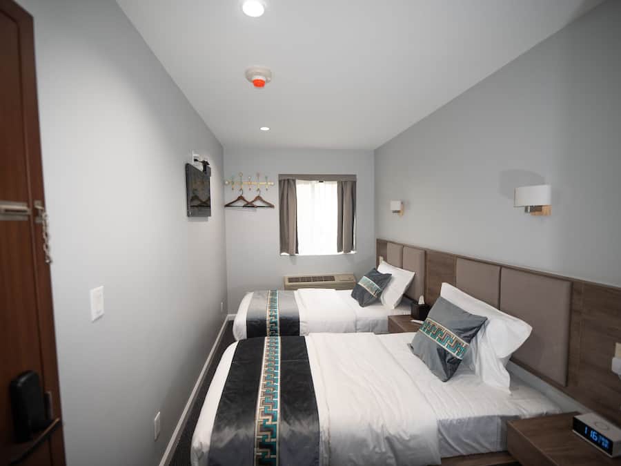 Habitación básica con 1 cama doble o 2 individuales | Caja fuerte, sistema de insonorización, wifi gratis