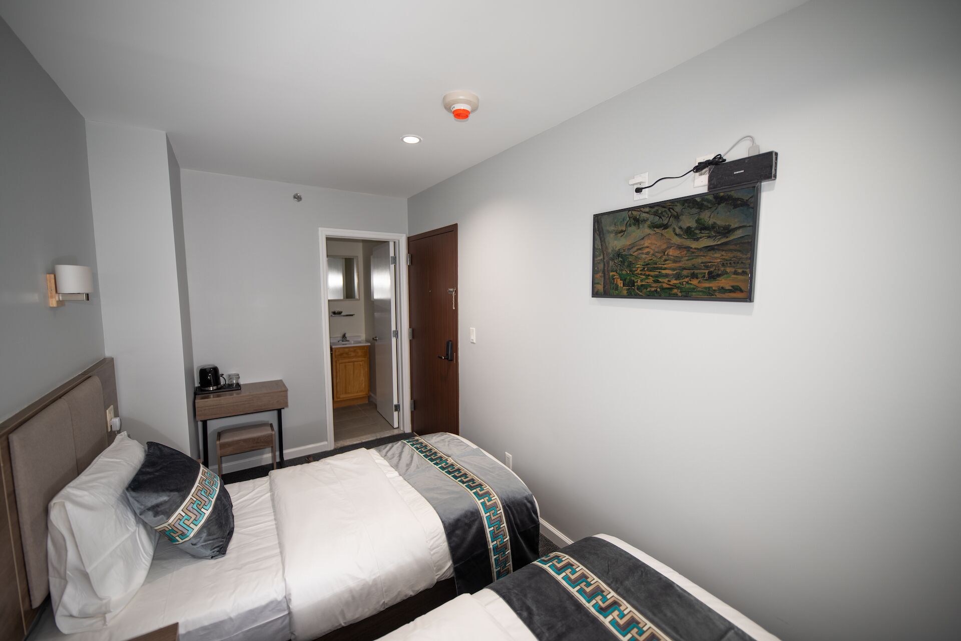 basic double or twin room | 1 bedroom, in-room safe, soundproofing, free wifi