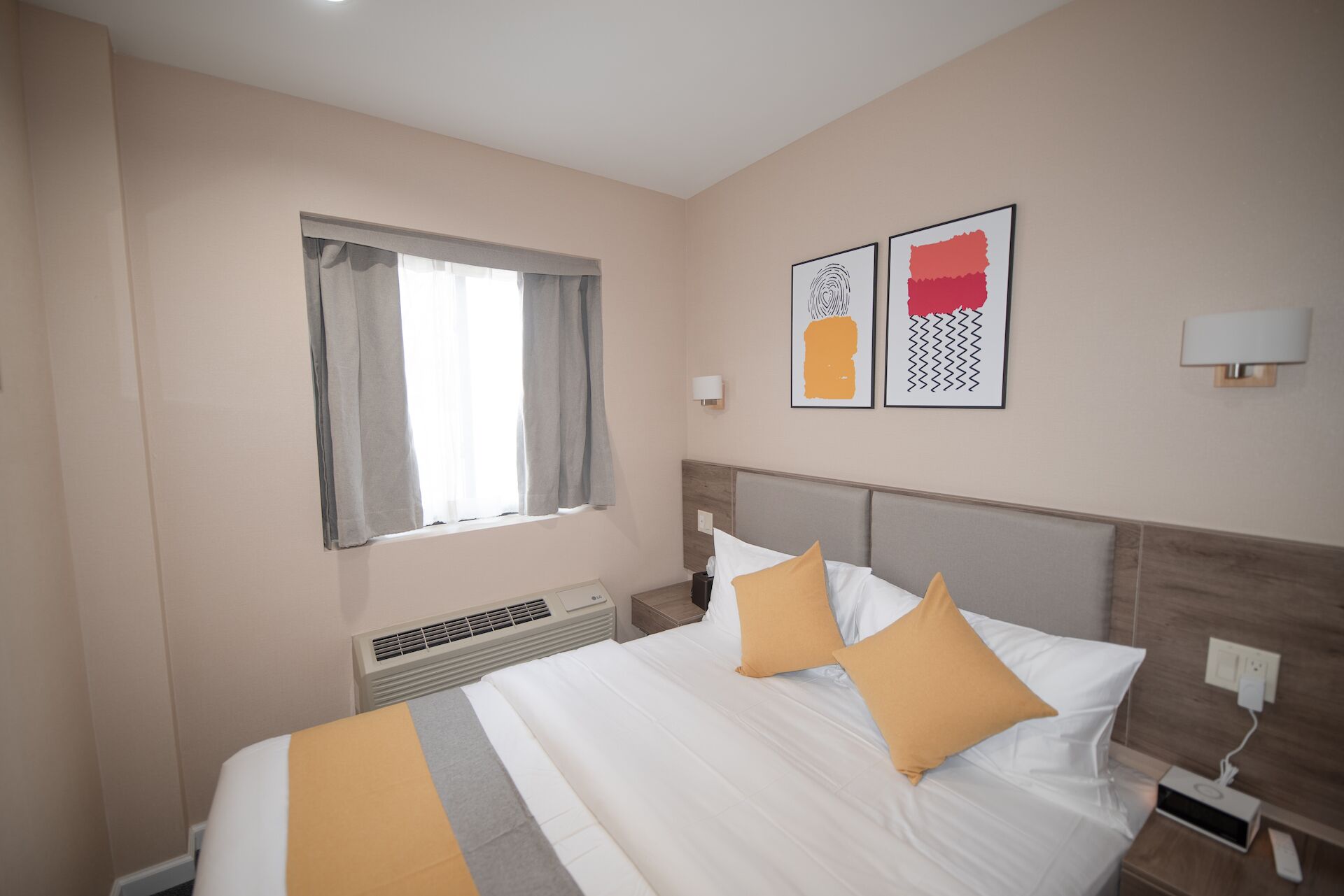 basic room, 1 queen bed | 1 bedroom, in-room safe, soundproofing, free wifi