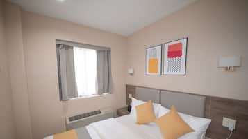 Basic Room, 1 Queen Bed | In-room safe, soundproofing, free WiFi