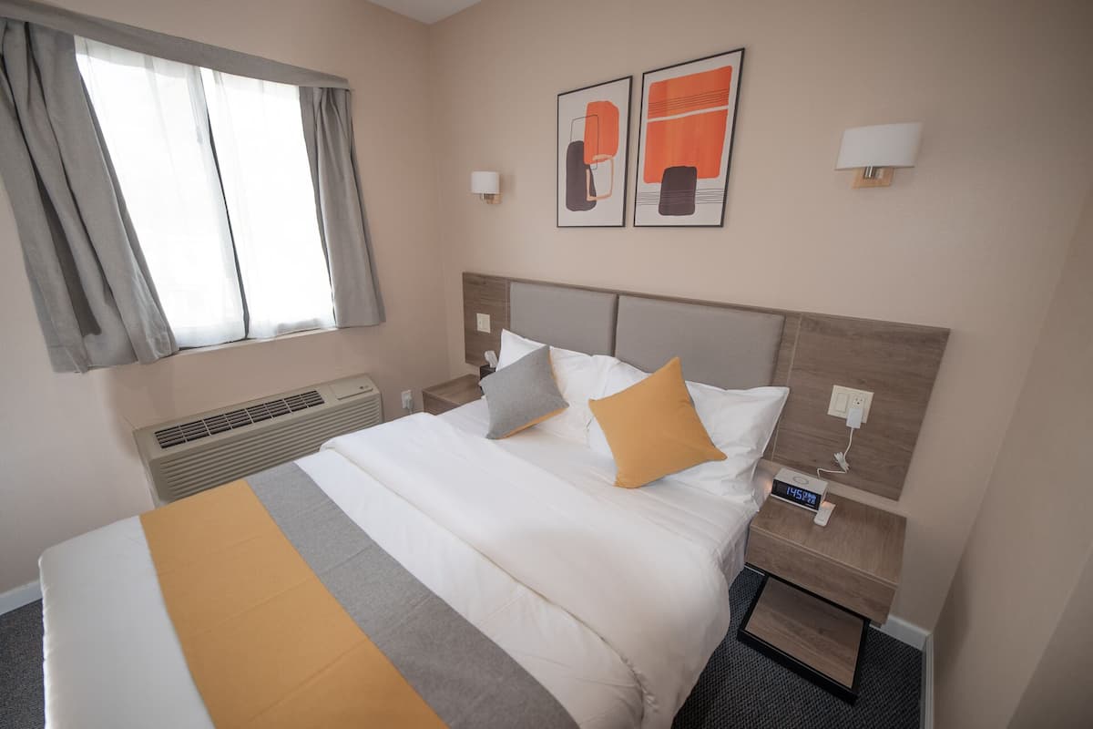 Phòng cơ bản, 1 giường cỡ queen | Két bảo mật tại phòng, phòng cách âm