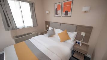 Habitación básica, 1 cama Queen size | Caja de seguridad en la habitación, insonorización y wifi gratis