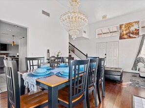 Dining - Resort Style House In High Dessert (Apple Valley)