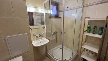 Bruser, hårtørrer, håndklæder, Sæbe