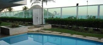 Beachfront apartment in Rio de Janeiro ideal for surfers and leisure lovers!