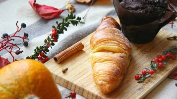 Desayuno continental gratuito y diario