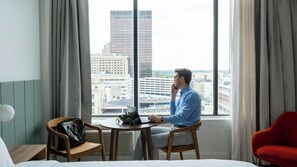 Literie de qualité supérieure, surmatelas, minibar, bureau