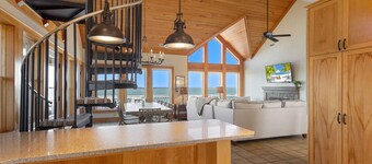 Soundfront Family Escape – Pool, Hot Tub & Views